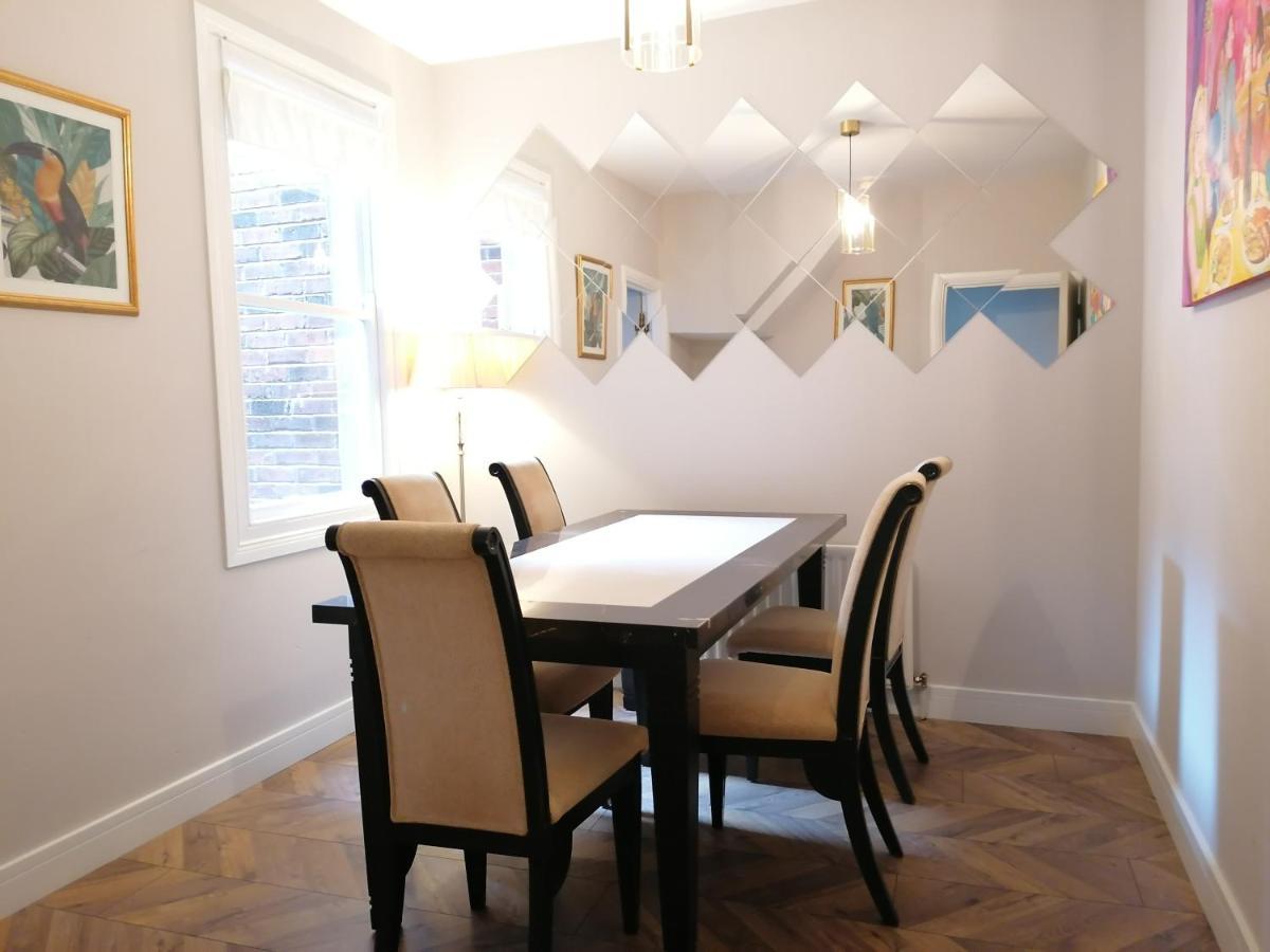 Stunning 3 Bedroom Townhouse In The Heart Of City Belfast Exterior photo
