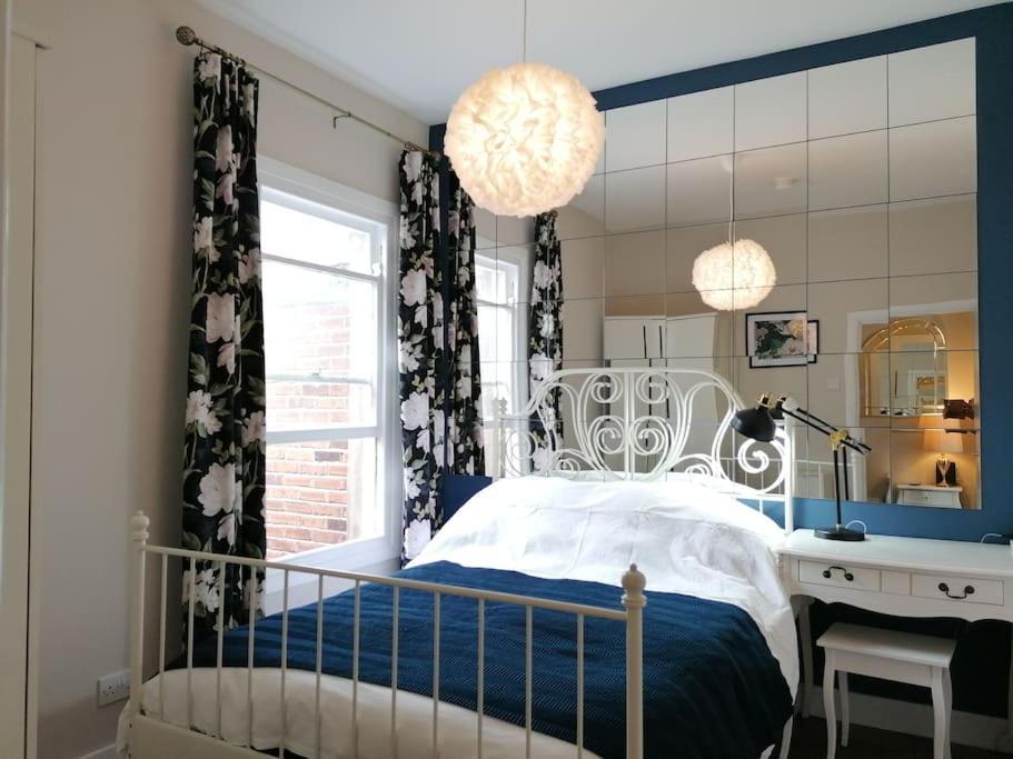 Stunning 3 Bedroom Townhouse In The Heart Of City Belfast Exterior photo